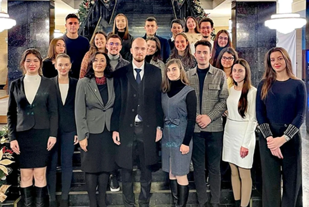 Младежки инициативи - Стаж, Отворени врати и ООН делегати